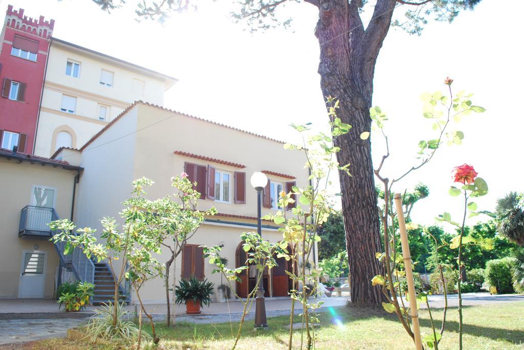 Re Versiliana Hotel Marina di Pietrasanta Luaran gambar